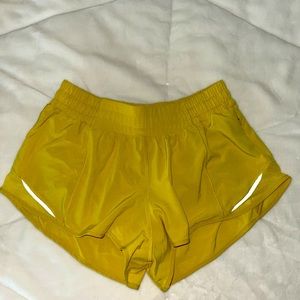 Lululemon Hotty hot low rise short 2.5”